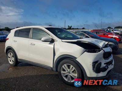 Czwarte zdjęcie samochodu z boku: 2018 KIA SPORTAGE LX VIN:KNDPM3AC2J7430571 - miniatura