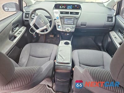 Zdjęcie 8 z 12 samochodu: 2015 TOYOTA PRIUS V THREE VIN:JTDZN3EU4FJ028280 - miniatura