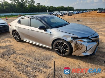 Czwarte zdjęcie samochodu z boku: 2018 TOYOTA CAMRY XSE VIN:4T1B61HK9JU009322 - miniatura