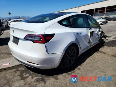 Trzecie zdjęcie samochodu z tyłu: 2022 TESLA MODEL 3 VIN:5YJ3E1EA8NF290101 - miniatura