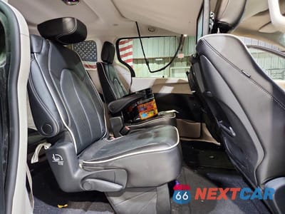 Zdjęcie 11 z 13 samochodu: 2023 CHRYSLER PACIFICA LIMITED VIN:2C4RC1GG8PR575020 - miniatura