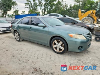 Czwarte zdjęcie samochodu z boku: 2010 TOYOTA CAMRY LE VIN:4T1BF3EK6AU514945 - miniatura