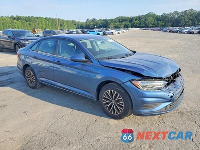 Czwarte zdjęcie samochodu z boku: 2021 VOLKSWAGEN JETTA S VIN:3VWN57BU9MM054574 - miniatura