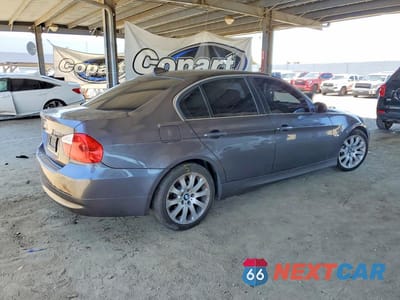 Trzecie zdjęcie samochodu z tyłu: 2006 BMW 330 I VIN:WBAVB33596KR79794 - miniatura