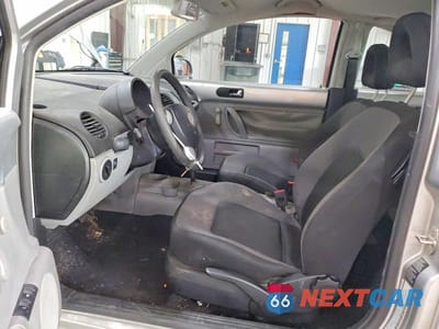 Zdjęcie 7 z 12 samochodu: 2001 VOLKSWAGEN NEW BEETLE GL VIN:3VWBS21C71M416470 - miniatura
