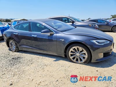 Czwarte zdjęcie samochodu z boku: 2016 TESLA MODEL S VIN:5YJSA1E19GF151329 - miniatura