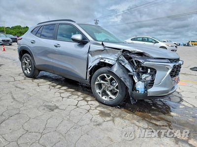 Czwarte zdjęcie samochodu z boku: 2024 CHEVROLET TRAX 1LT VIN:KL77LHE20RC171600 - miniatura