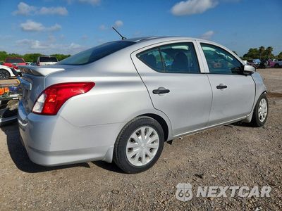 Trzecie zdjęcie samochodu z tyłu: 2019 NISSAN VERSA S PLUS VIN:3N1CN7APXKL820596 - miniatura