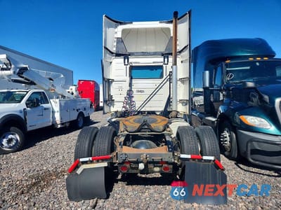 Zdjęcie 6 z 10 samochodu: 2016 VOLVO VNL SEMI TRUCK VIN:4V4N39TG7GN965630 - miniatura