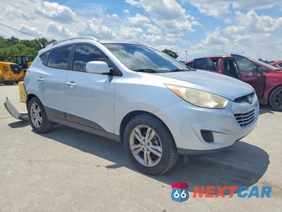 Czwarte zdjęcie samochodu z boku: 2011 HYUNDAI TUCSON GLS VIN:KM8JU3AC6BU205946 - miniatura