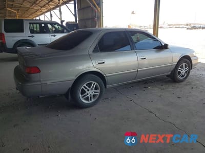 Trzecie zdjęcie samochodu z tyłu: 2001 TOYOTA CAMRY LE VIN:JT2BG28K510602392 - miniatura