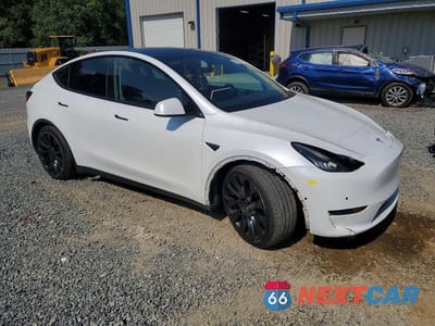 Czwarte zdjęcie samochodu z boku: 2020 TESLA MODEL Y VIN:5YJYGDEF6LF037465 - miniatura
