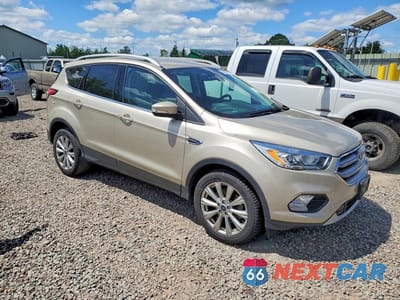 Czwarte zdjęcie samochodu z boku: 2017 FORD ESCAPE TITANIUM VIN:1FMCU9JD1HUC21081 - miniatura