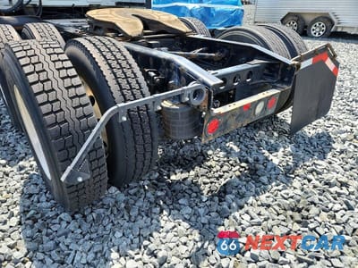 Zdjęcie 9 z 10 samochodu: 2019 INTERNATIONAL LT625 SEMI TRUCK VIN:3HSDZTZR2KN649519 - miniatura