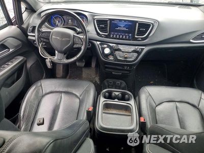 Zdjęcie 8 z 13 samochodu: 2019 CHRYSLER PACIFICA TOURING L VIN:2C4RC1BG0KR629099 - miniatura