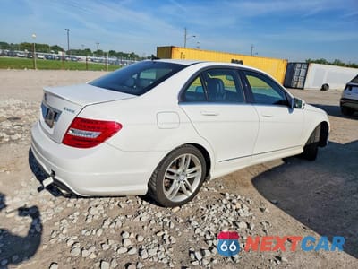Trzecie zdjęcie samochodu z tyłu: 2013 MERCEDES-BENZ C 300 4MATIC VIN:WDDGF8AB6DG118858 - miniatura