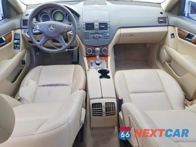 Zdjęcie 8 z 13 samochodu: 2010 MERCEDES-BENZ C 300 VIN:WDDGF5EB6AF376176 - miniatura