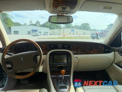 Zdjęcie 9 z 10 samochodu: 2005 JAGUAR VANDENPLAS VIN:SAJWA82C55SG45255 - miniatura