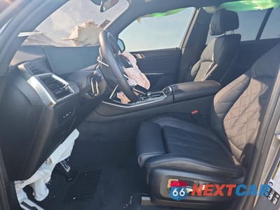 Zdjęcie 7 z 12 samochodu: 2026 BMW X5 M60I VIN:5UX33EU05T9106387 - miniatura