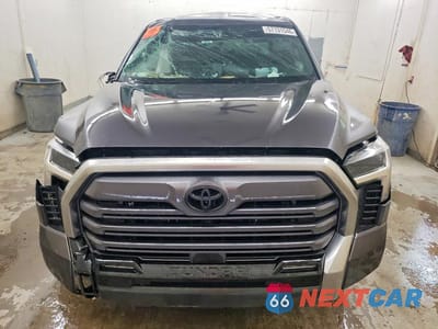Piąte zdjęcie samochodu w środku: 2025 TOYOTA TUNDRA CREWMAX LIMITED VIN:5TFJA5DBXSX314842 - miniatura