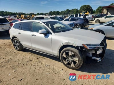 Czwarte zdjęcie samochodu z boku: 2020 VOLVO V60 CROSS COUNTRY T5 MOMENTUM VIN:YV4102WK6L1037932 - miniatura