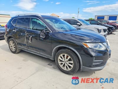 Czwarte zdjęcie samochodu z boku: 2019 NISSAN ROGUE SV VIN:KNMAT2MT3KP543896 - miniatura