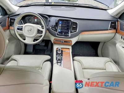 Zdjęcie 8 z 12 samochodu: 2017 VOLVO XC90 T8 VIN:YV4BC0PL7H1170987 - miniatura