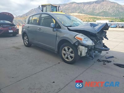 Czwarte zdjęcie samochodu z boku: 2012 NISSAN VERSA 1.8 S VIN:3N1BC1CP1CK802345 - miniatura