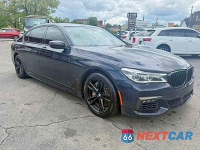Czwarte zdjęcie samochodu z boku: 2018 BMW 750 XI VIN:WBA7F2C55JB238705 - miniatura