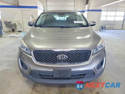 Piąte zdjęcie samochodu w środku: 2017 KIA SORENTO VIN:5XYPG4A36HG296979 - miniatura