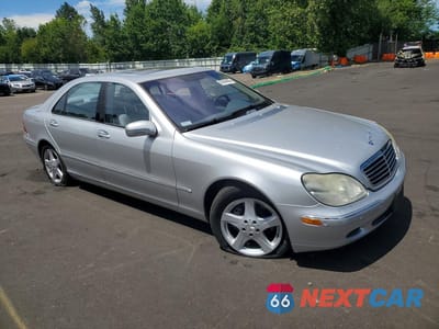Czwarte zdjęcie samochodu z boku: 2002 MERCEDES-BENZ S 500 VIN:WDBNG75J12A286612 - miniatura
