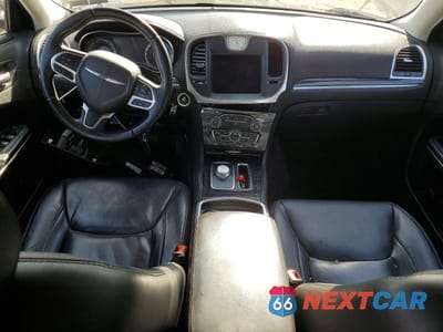 Zdjęcie 8 z 12 samochodu: 2017 CHRYSLER 300 LIMITED VIN:2C3CCARGXHH585854 - miniatura