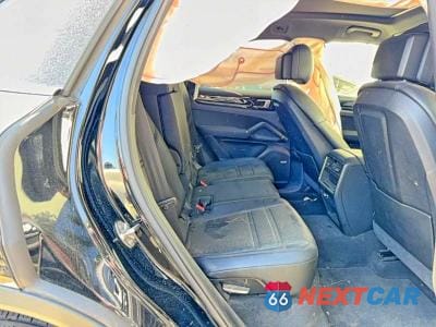 Zdjęcie 6 z 10 samochodu: 2021 PORSCHE CAYENNE VIN:WP1AA2AY9MDA03803 - miniatura