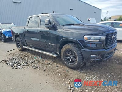 Czwarte zdjęcie samochodu z boku: 2025 RAM 1500 LARAMIE VIN:1C6SRFJPXSN550316 - miniatura