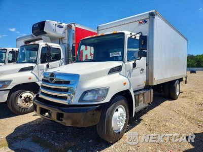 Drugie zdjęcie samochodu z przodu: 2018 HINO 268A BOX TRUCK VIN:5PVNJ8JT4J4S58509 - miniatura