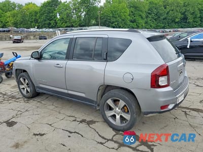 Drugie zdjęcie samochodu z przodu: 2016 JEEP COMPASS LATITUDE VIN:1C4NJDEB2GD581735 - miniatura