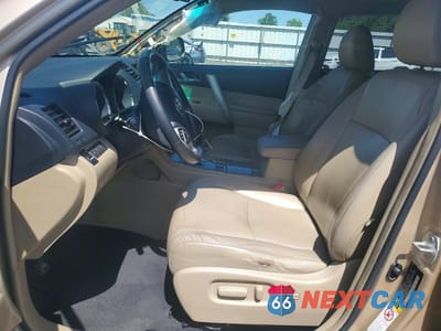 Zdjęcie 7 z 13 samochodu: 2013 TOYOTA HIGHLANDER SE VIN:5TDBK3EH1DS275477 - miniatura