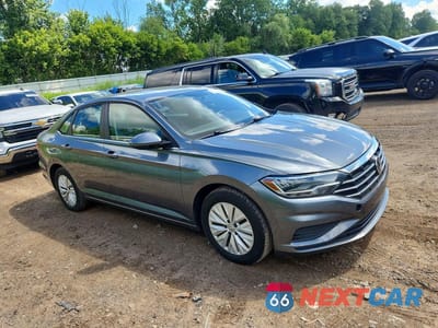 Czwarte zdjęcie samochodu z boku: 2019 VOLKSWAGEN JETTA S VIN:3VWC57BU1KM045405 - miniatura