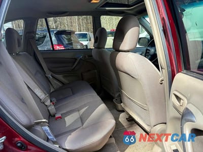 Czwarte zdjęcie samochodu z boku: 2005 TOYOTA RAV4 BASE VIN:JTEHD20V350069198 - miniatura