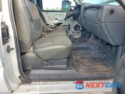 Zdjęcie 7 z 12 samochodu: 2004 CHEVROLET SILVERADO C2500 HEAVY DUTY VIN:1GCHC29U54E185439 - miniatura