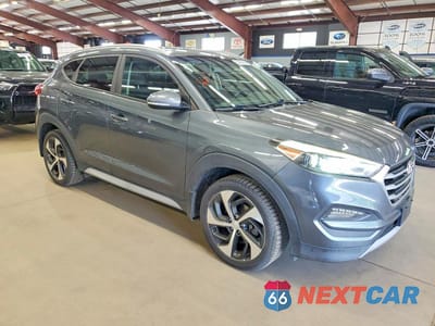 Czwarte zdjęcie samochodu z boku: 2017 HYUNDAI TUCSON SPORT VIN:KM8J3CA24HU457472 - miniatura