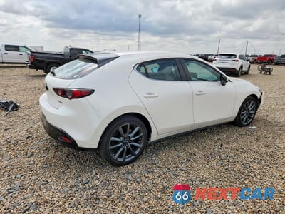 Trzecie zdjęcie samochodu z tyłu: 2021 MAZDA 3 PREFERRED VIN:JM1BPALL8M1404051 - miniatura