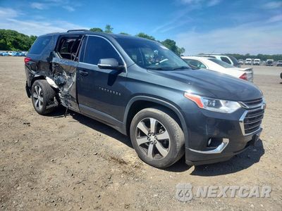 Czwarte zdjęcie samochodu z boku: 2018 CHEVROLET TRAVERSE LT VIN:1GNEVHKW8JJ133762 - miniatura