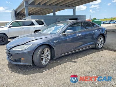 2016 TESLA MODEL S 5YJSA1E11GF130197 - główne zdjęcie licytacji z USA - miniatura