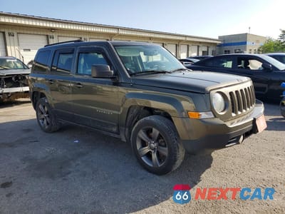 Czwarte zdjęcie samochodu z boku: 2015 JEEP PATRIOT LATITUDE VIN:1C4NJRFB0FD272209 - miniatura