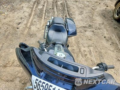 Piąte zdjęcie samochodu w środku: 2019 HARLEY DAVIDSON FLHX VIN:1HD1KBC18KB659951 - miniatura