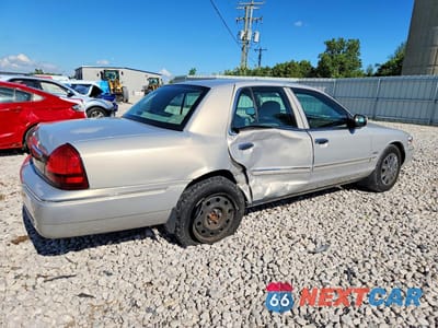 Trzecie zdjęcie samochodu z tyłu: 2010 MERCURY GRAND MARQUIS LS VIN:2MEBM7FV2AX630676 - miniatura