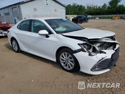 Czwarte zdjęcie samochodu z boku: 2023 TOYOTA CAMRY LE VIN:4T1C11AK5PU810559 - miniatura