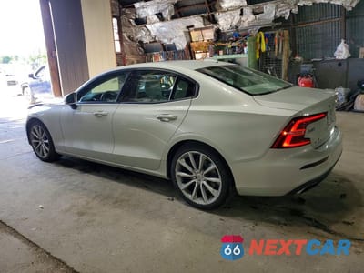 Drugie zdjęcie samochodu z przodu: 2021 VOLVO S60 T6 MOMENTUM VIN:7JRA22TKXMG093017 - miniatura