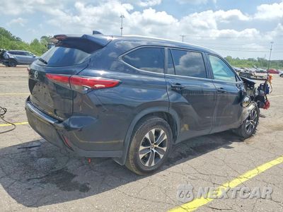Trzecie zdjęcie samochodu z tyłu: 2023 TOYOTA HIGHLANDER XLE VIN:5TDKDRBHXPS502624 - miniatura